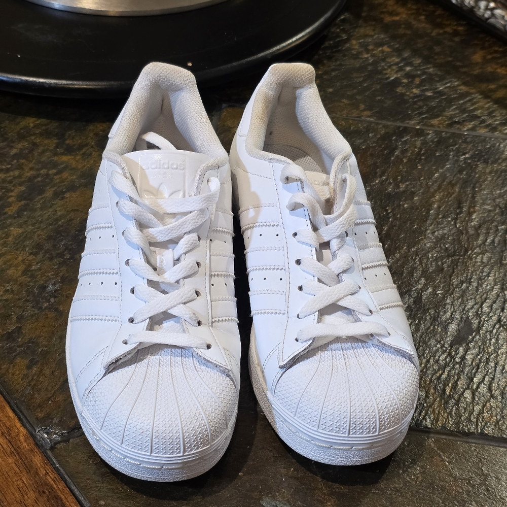 Adidas Men/Unisex Classic White "SUPERSTAR" Sneakers. Sz 7.5. EUC.